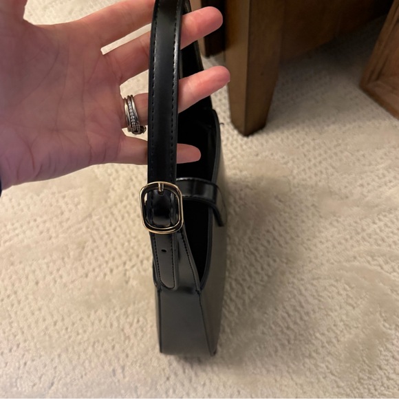 8 Other Reasons Justine Black Shoulder Bag - Picture 9 of 10